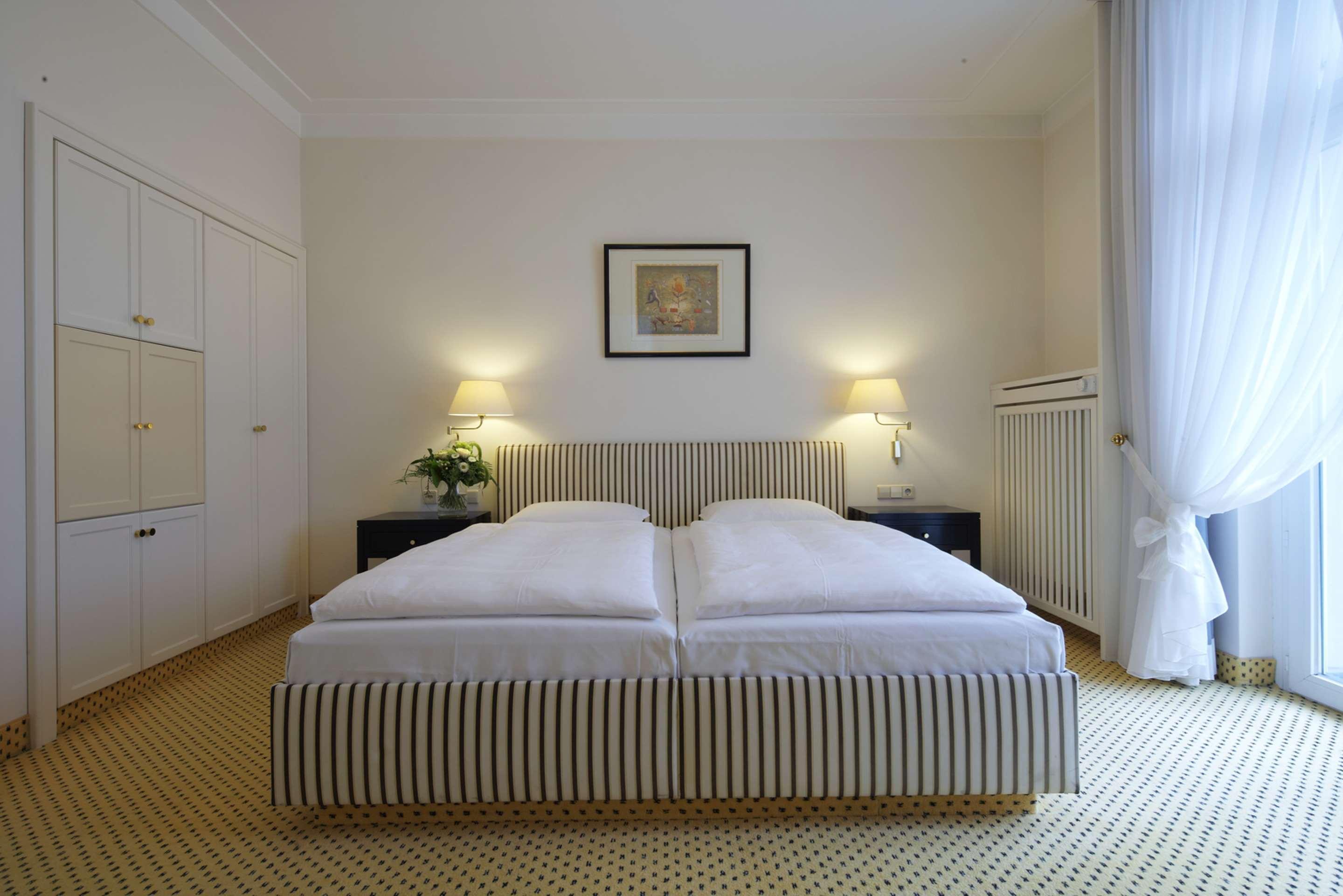 스타이겐베르거 호텔 앤 스파 바트 피르몬트 바트피르몬트 외부 사진 A typical hotel room